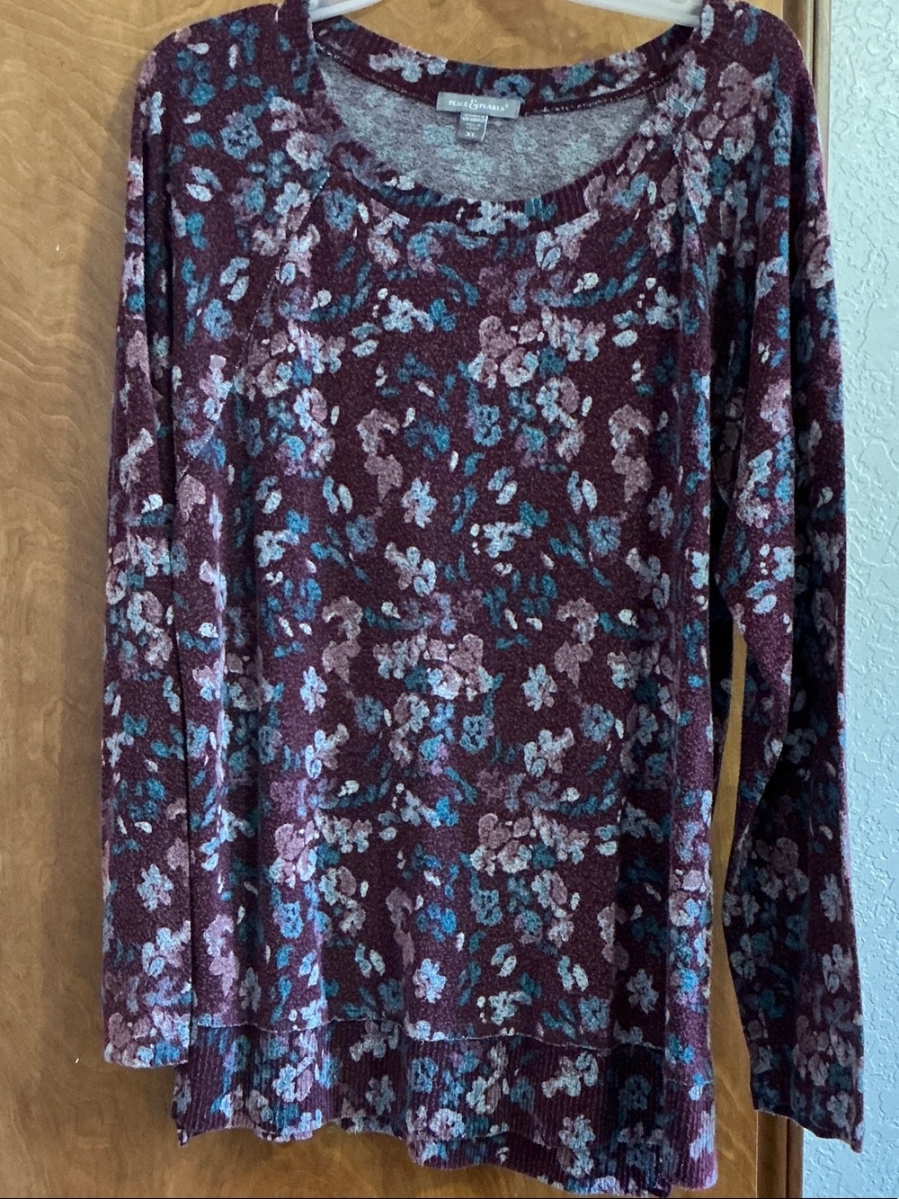 a.n.a Floral Crewneck Sweater in Burgundy